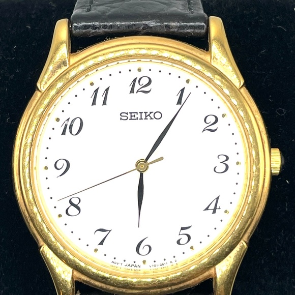 Gorgeous Seiko Quartz with a Beautiful Cream Dial - Picture 2 of 5